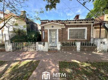 Casa · 80m² · 4 Ambientes · Casa en Alberdi en Venta Rosario, Alberdi.