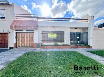 Casa · 90m² · 3 Ambientes · 1 Cochera · Casa 3 Ambientes Amueblada C/cochera, Patio y Terraza. Venta