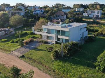 Casa · 170m² · 5 Ambientes · 1 Cochera · Casa Moderna, Espaciosa con Vista Al Mar