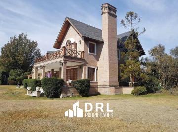 Casa · 1022m² · 7 Ambientes · 3 Cocheras · Casa en Venta - Country Las Delicias!