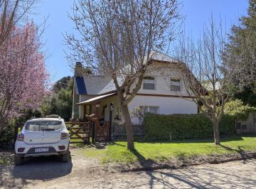 Casa · 220m² · 6 Ambientes · 1 Cochera · Importante Casa en Barrio Sigrand