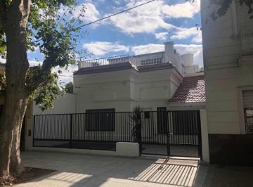 Casa · 245m² · 4 Dormitorios · 1 Cochera · Casa - La Plata