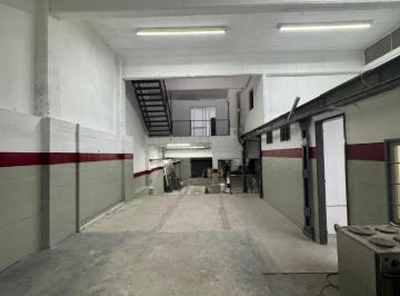 Local comercial · 780m² · 3 Cocheras · Galpón Salida a Dos Calles 780 M&sup2;cubiertos - Haedo