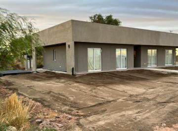 Casa · 196m² · 4 Ambientes · Venta Casa a Estrenar Villa Tenis Club Marimenuco