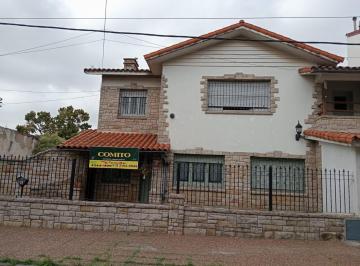 Casa · 6 Ambientes · 2 Cocheras · Casa en Temperley Oeste