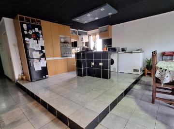 Casa · 80m² · 3 Ambientes · Casa en Venta Campana