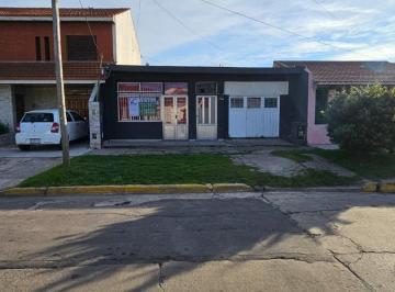 Local comercial · 277m² · 3 Ambientes · 1 Cochera · Venta! Oportunidad Excelente! Local con Propiedad a Refaccionar. Levalle 236 Banfield