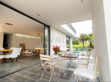 Casa · 378m² · 5 Ambientes · 2 Cocheras · Venta Casa 4 Dorm. Barrio Privado