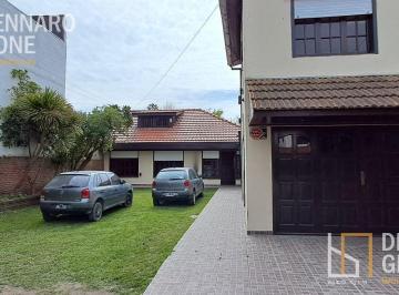 Casa · 200m² · 4 Ambientes · 2 Cocheras · Casa - Los Pinares