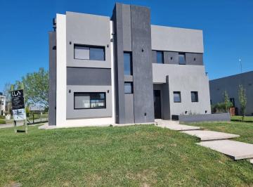 Casa · 180m² · 4 Ambientes · 4 Cocheras · Casa 4 Ambientes 2 Plantas a Estrenar