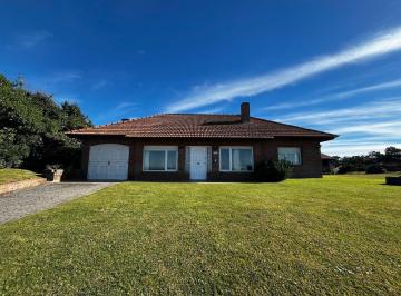 Casa · 125m² · 5 Ambientes · 1 Cochera · Casa Frente Al Mar