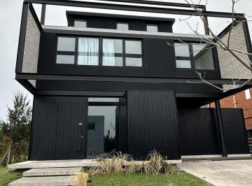 Casa · 300m² · 5 Ambientes · Casa en Venta y Alquiler en Los Castaños