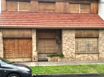 Casa · 156m² · 3 Ambientes · 1 Cochera · Casa 4 Amb. en 2 Plantas, Gje. Cub. "Apto Crédito"