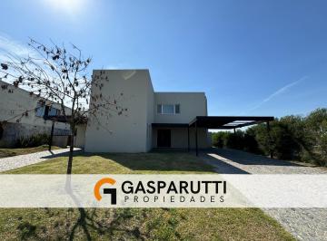 Casa · 195m² · 4 Ambientes · 2 Cocheras · Casa en Venta a La Laguna y Pileta, El Cantón Islas!
