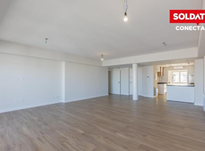 Departamento en Venta de 4 Ambientes Balcón, Doble Cochera Cub y Baulera Piso 12