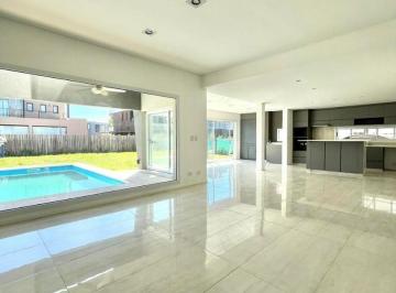 Casa · 240m² · 5 Ambientes · 1 Cochera · Casa en Venta en Lagoon, Pilar