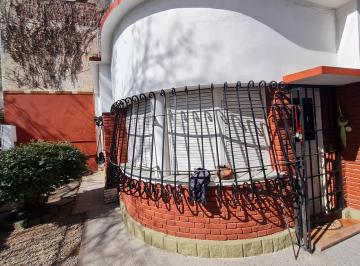 Casa de 4 ambientes, Monte Castro · Casa 4 Ambientes con Patio, Quincho, Parrilla, Terraza y Espacio Para 2 Autos.