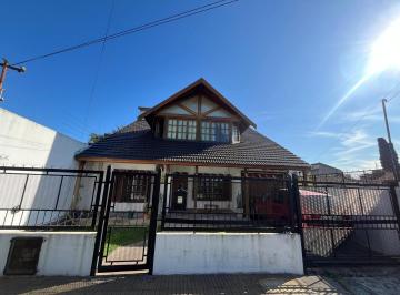 Casa · 200m² · 6 Ambientes · 3 Cocheras · Luis Guillon. Excelente Propiedad Apto Credito