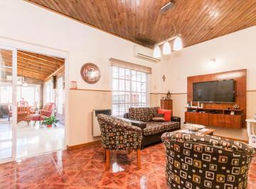 Casa de 5 ambientes, Lanús · Increíble Casa con Quincho y Cochera