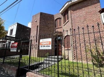 Casa de 5 ambientes, Córdoba · Apto Crédito, 4 Dorm con Piscina