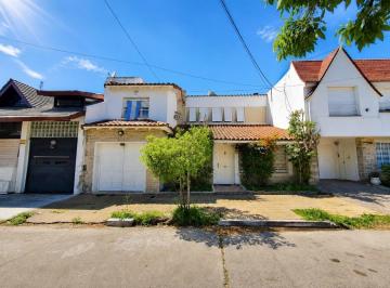 Casa · 200m² · 5 Ambientes · 1 Cochera · Casa en Barrio Miñaqui