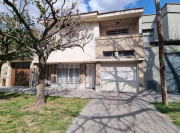 Casa · 180m² · 3 Ambientes · 1 Cochera · Casa - Quilmes