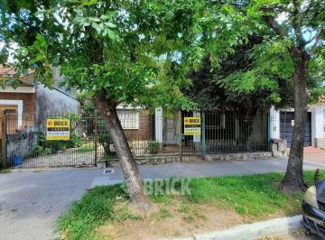 Casa · 236m² · 3 Ambientes · Chalet en Lote de 11.80x20 en Belgrano Al 400 - 236 m² de Superficie Entrada de Autos Parrilla