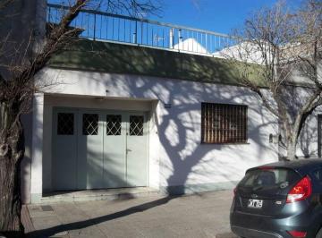 Casa · 102m² · 3 Ambientes · 1 Cochera · Casa en Venta 3 Ambientes Patio Terraza y Cochera
