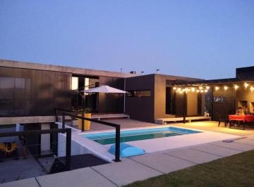 Casa · 150m² · 3 Ambientes · 3 Cocheras · Casa en Venta en Mayu Sumaj