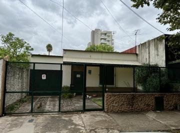 Casa · 140m² · 5 Ambientes · 2 Cocheras · Casa de Corte Antiguo en Excelente Estado - Venta Directa - Apto Crédito!