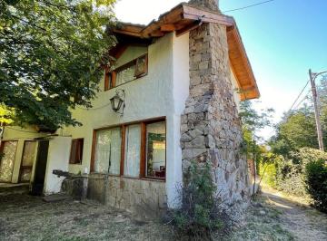 Casa · 189m² · 8 Ambientes · 1 Cochera · Casa en Venta Oportunidad en Barrio Epulafquen