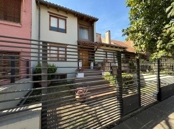 Casa · 246m² · 4 Ambientes · 2 Cocheras · Casa en Venta - Apto Credito Bancor