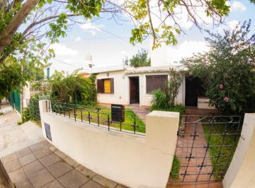 Casa · 130m² · 4 Ambientes · 1 Cochera · Marquez de Sobremonte, Una Planta, 3 Dorm, Patio! Apto Bancor