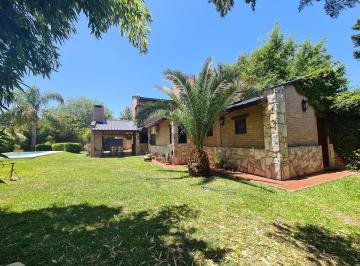 Casa · 172m² · 2 Dormitorios · 2 Cocheras · Hermosa Propiedad - Cercana Al Arroyo