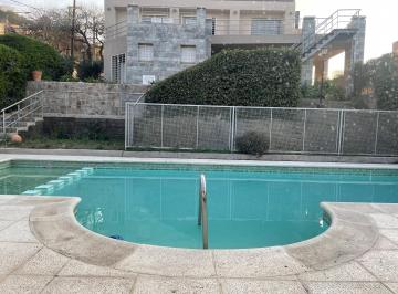 Jardin con vista a la casa · Rio Ceballos San Isidro 4 Dorm 4 Baños de Categoría!