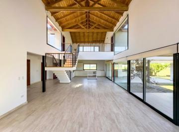 Casa · 260m² · 7 Ambientes · 2 Cocheras · Casa en Estancia La Rinconada en Venta Excelente Apto Credito