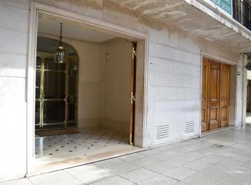 Departamento · 264m² · 6 Ambientes · 1 Cochera · Departamento en Alquiler en Recoleta con Vista a La Plaza.