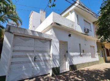 Casa · 140m² · 4 Ambientes · 2 Cocheras · Casas - Casa - Centro, Resistencia