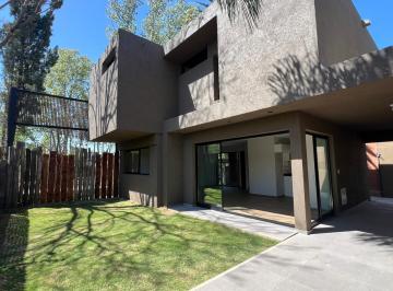 Casa · 165m² · 3 Ambientes · 1 Cochera · ¡Precio de Oportunidad! ¡Housing de Categoría en Zona Norte!