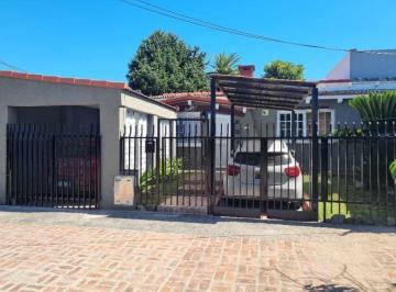 Casa de 4 ambientes, Hurlingham · Dos Casas 3 y 2 Amb. Excelente Estado y Ubicación