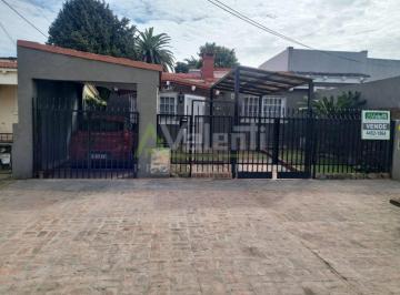 Casa de 4 ambientes, Hurlingham · Casa 2 Familias en Venta 4 Ambientes, William C. Morris, Hurlingham