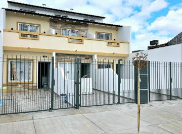 PH · 109m² · 4 Ambientes · 1 Cochera · Triplex 3 Ambientes con Patio y Cochera en Venta