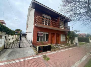Casa · 85m² · 3 Ambientes · 1 Cochera · Casa - Miramar
