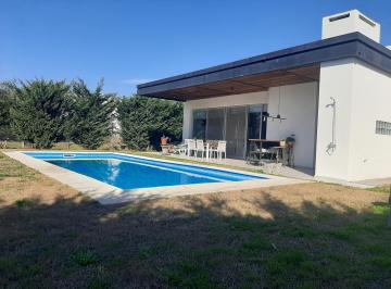 Casa · 176m² · 5 Ambientes · 2 Cocheras · Venta de Casa en Los Eucaliptus Haras Santa María
