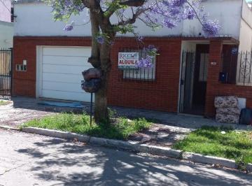 Casa de 2 ambientes, Quilmes · Confortable Propiedad. Venta por Viaje.