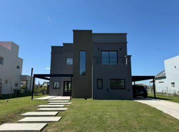 Casa de 4 ambientes, Presidente Perón · Casa 4 Ambientes Casa Al Lago Barrio Cerrado