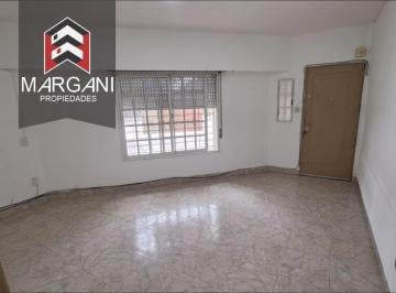 Casa · 120m² · 5 Ambientes · 2 Departamentos 3amb c/u C/ Patio - Oportunidad