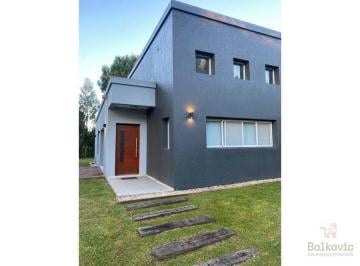 Casa · 150m² · 3 Dormitorios · 2 Cocheras · Costa Esmeralda - Senderos III 329 - Alquiler