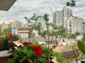 Departamento de 6 ambientes, Flores · Piso de 6 o 7 Ambientes en Venta. Dos Balcones. Cochera y Baulera.