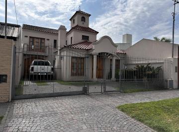 Casa · 200m² · 6 Ambientes · 2 Cocheras · Casa en Barrio San Bernardo
